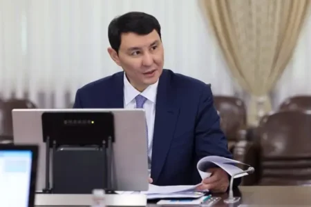 «Лично уволю этого человека» – Жамаубаев опроверг слухи о проверке держателей карт
