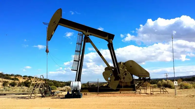Нефтяные цены колеблются из-за экономики Китая