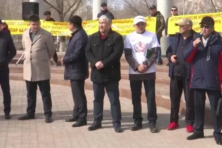 В Актобе фермеры вышли на митинг из-за возможного повышения ставок по кредитам